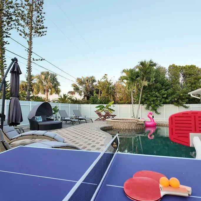 Coastal Oasis, Sleeps 8, Heated Pool, Bbq And Jacuzzi Villa