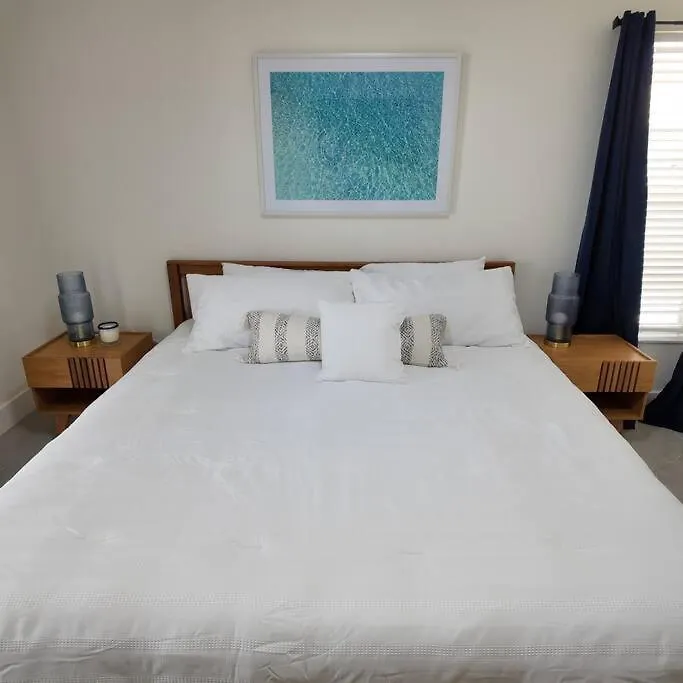 Villa Coastal Oasis, Sleeps 8, Heated Pool, Bbq And Jacuzzi *