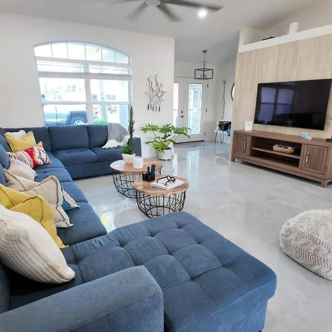 Coastal Oasis, Sleeps 8, Heated Pool, Bbq And Jacuzzi Villa Cape Coral