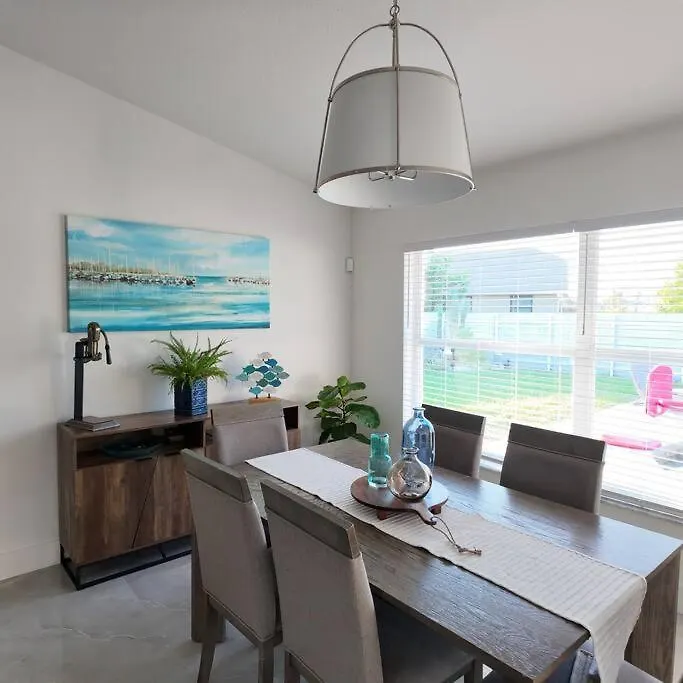 Coastal Oasis, Sleeps 8, Heated Pool, Bbq And Jacuzzi Cape Coral