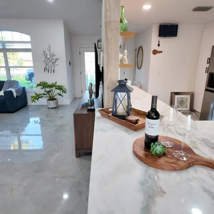 Coastal Oasis, Sleeps 8, Heated Pool, Bbq And Jacuzzi * Cape Coral