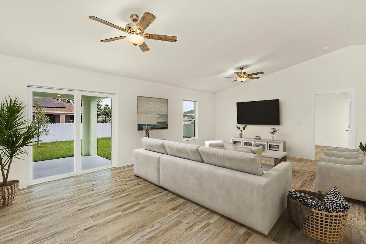 Luxury Retreat With Heated Saltwater Pool And Big Patio Perfect For 2 Families Holiday home