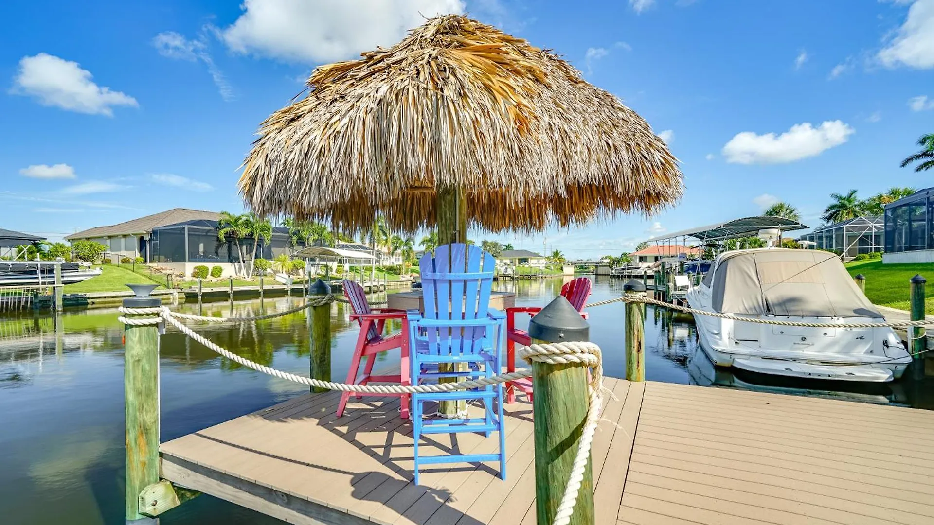 Canalfront Villa, Tiki Hut And Large Pool Villa Cape Coral
