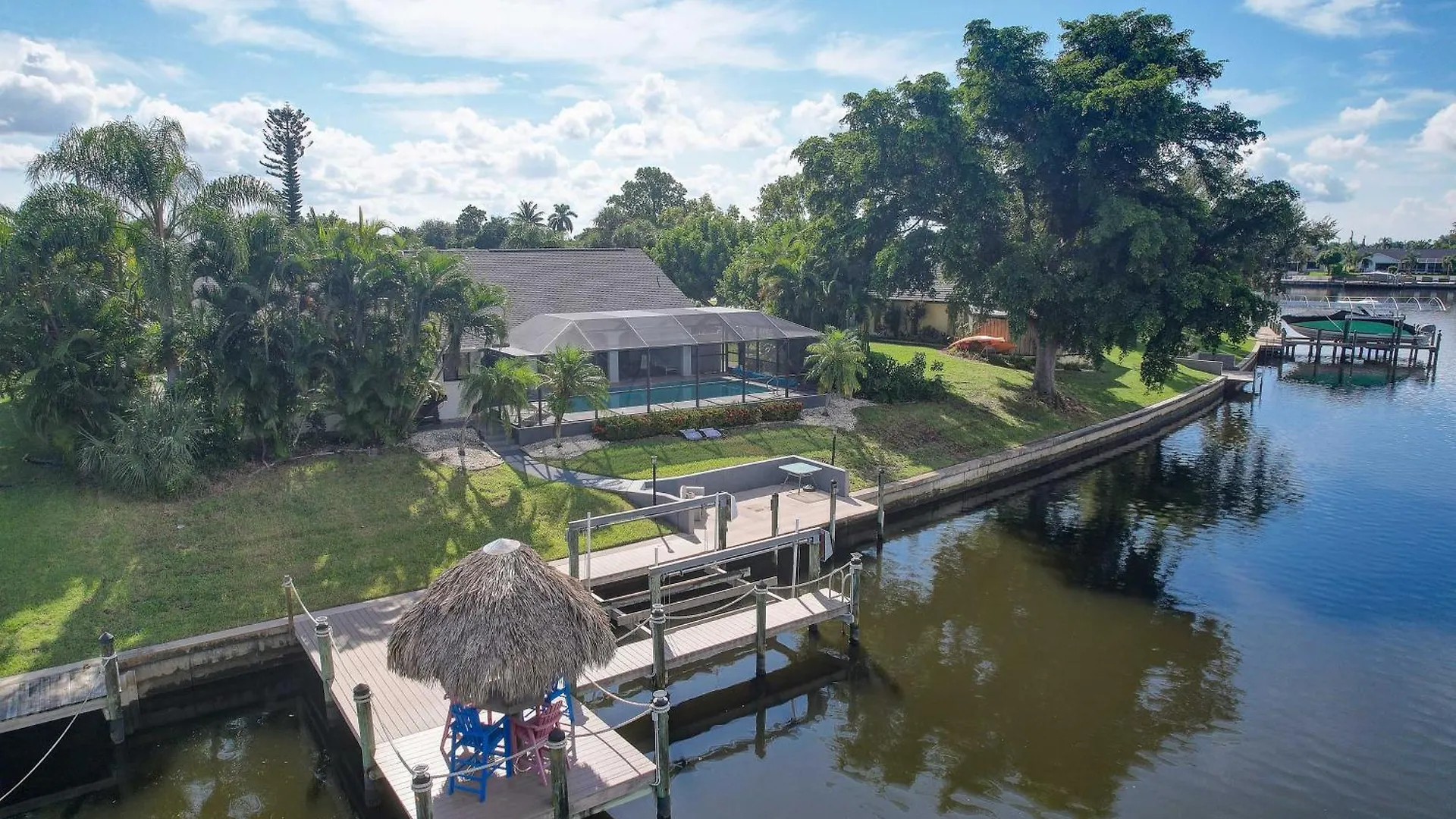 Canalfront Villa, Tiki Hut And Large Pool *