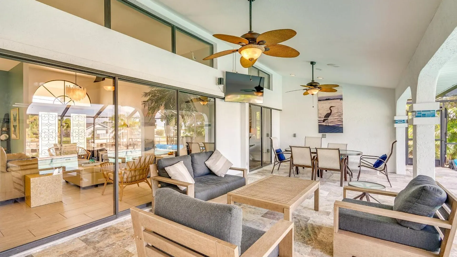 Canalfront Villa, Tiki Hut And Large Pool Cape Coral