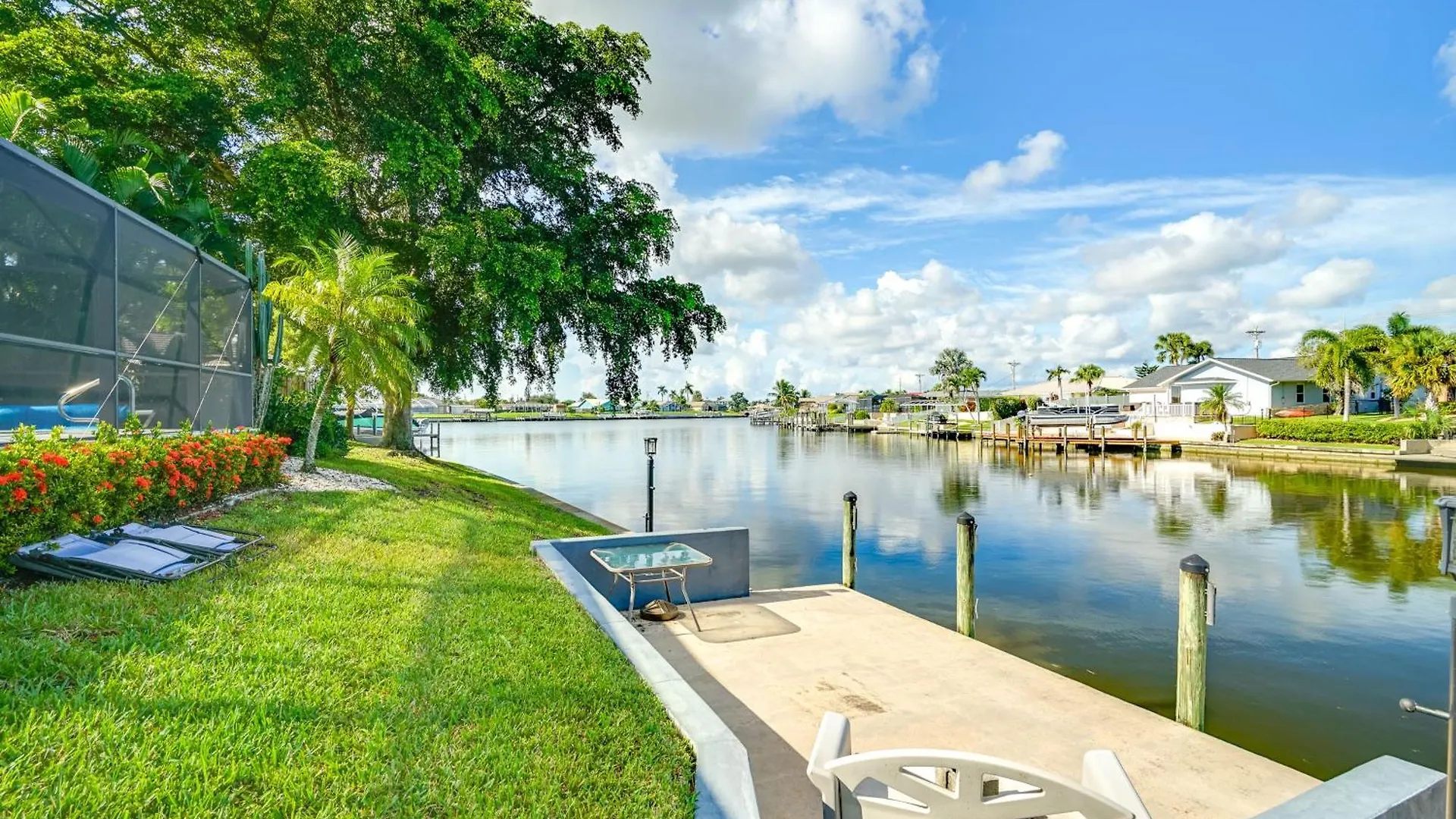Villa Canalfront Villa, Tiki Hut And Large Pool Cape Coral