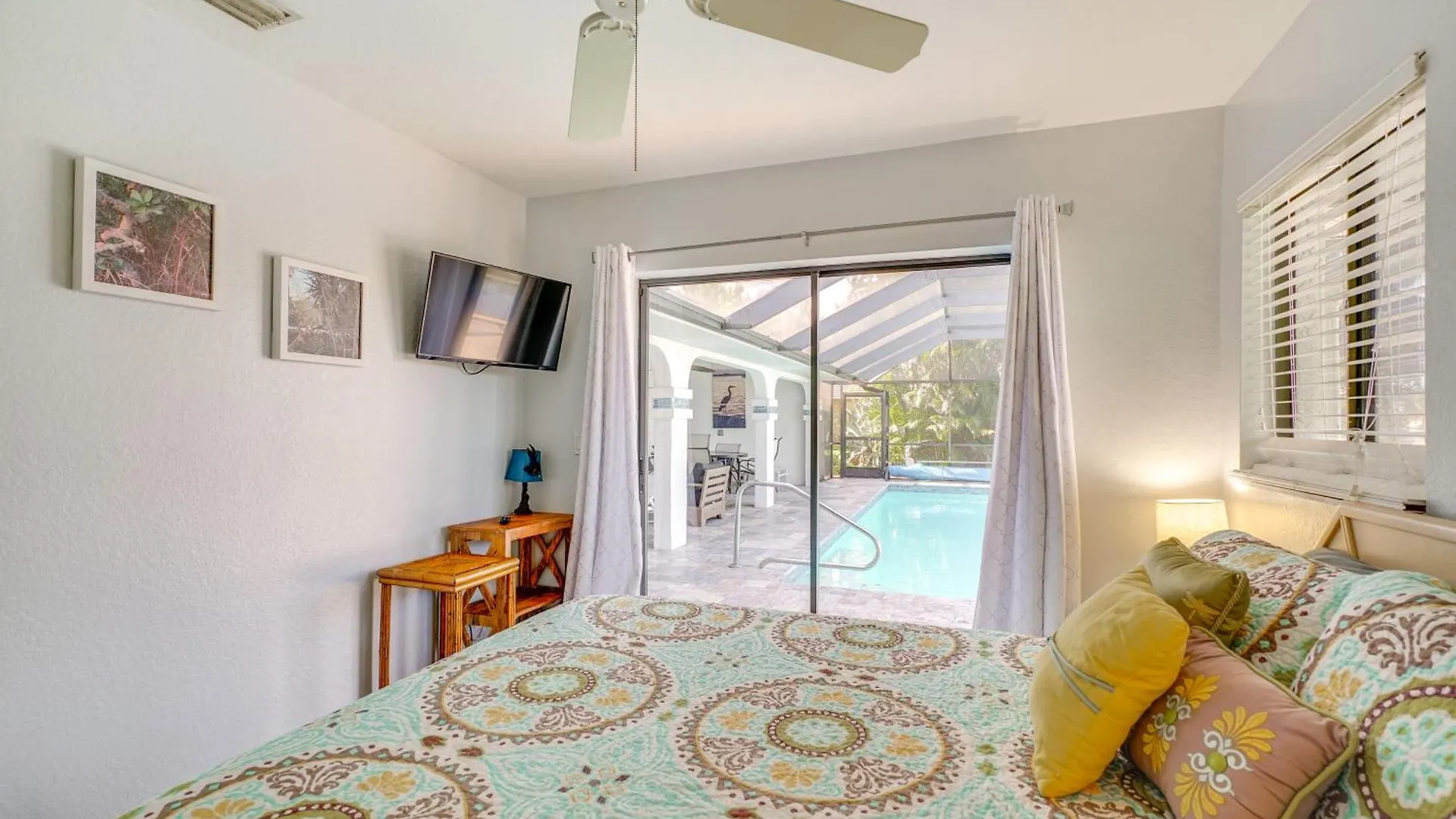 Villa Canalfront Villa, Tiki Hut And Large Pool Cape Coral