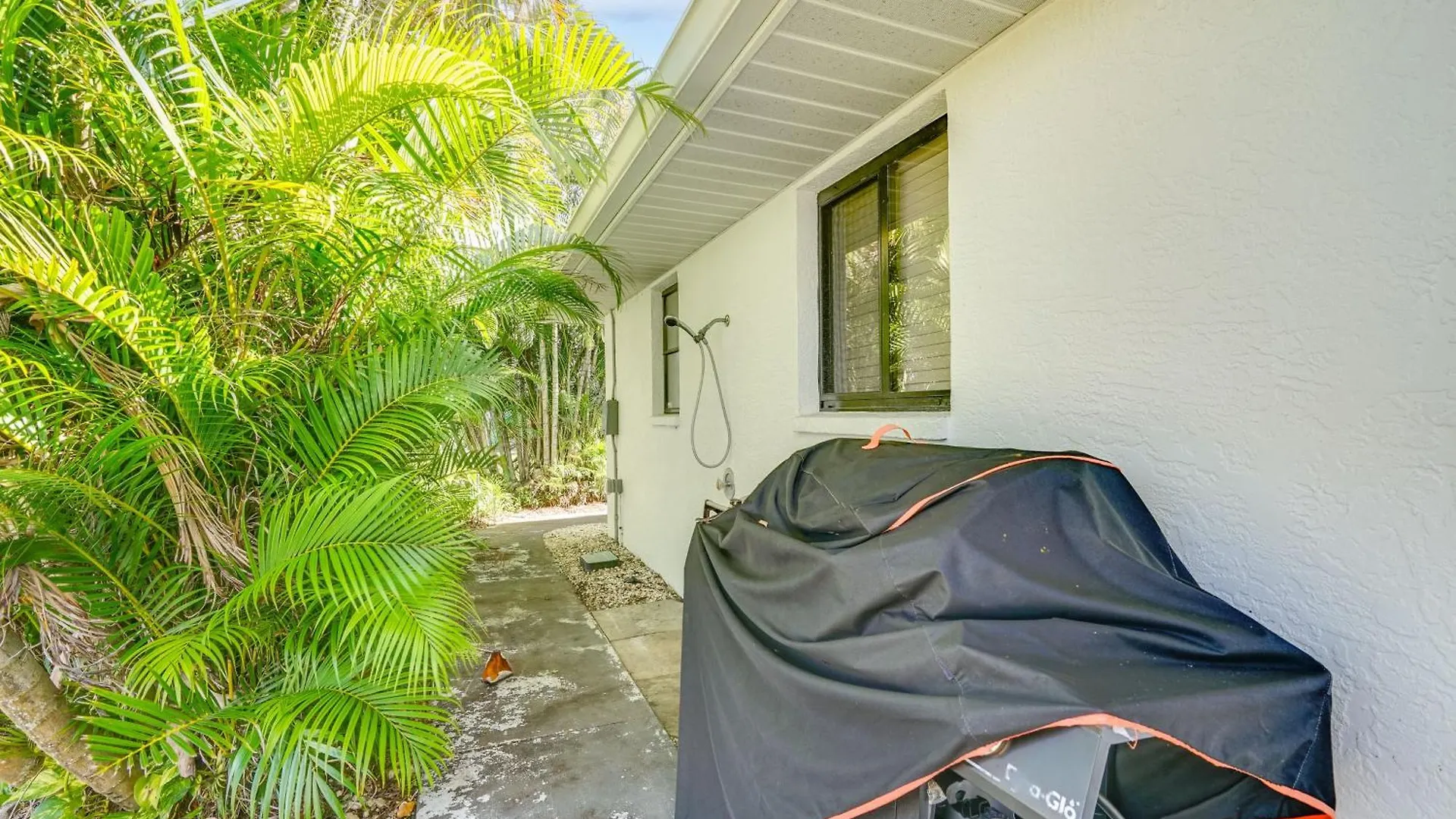 Canalfront Villa, Tiki Hut And Large Pool *