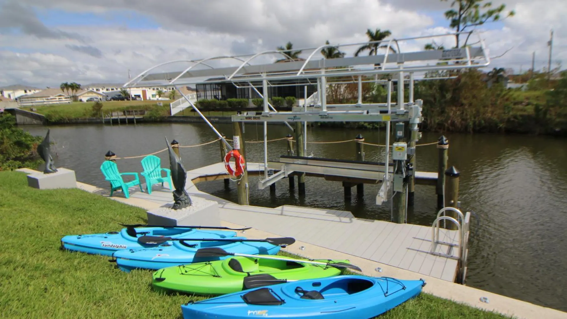 Canal With Heated Pool, Kayaks And Bicycles - The Retreat - Roelens Vacations Holiday home *