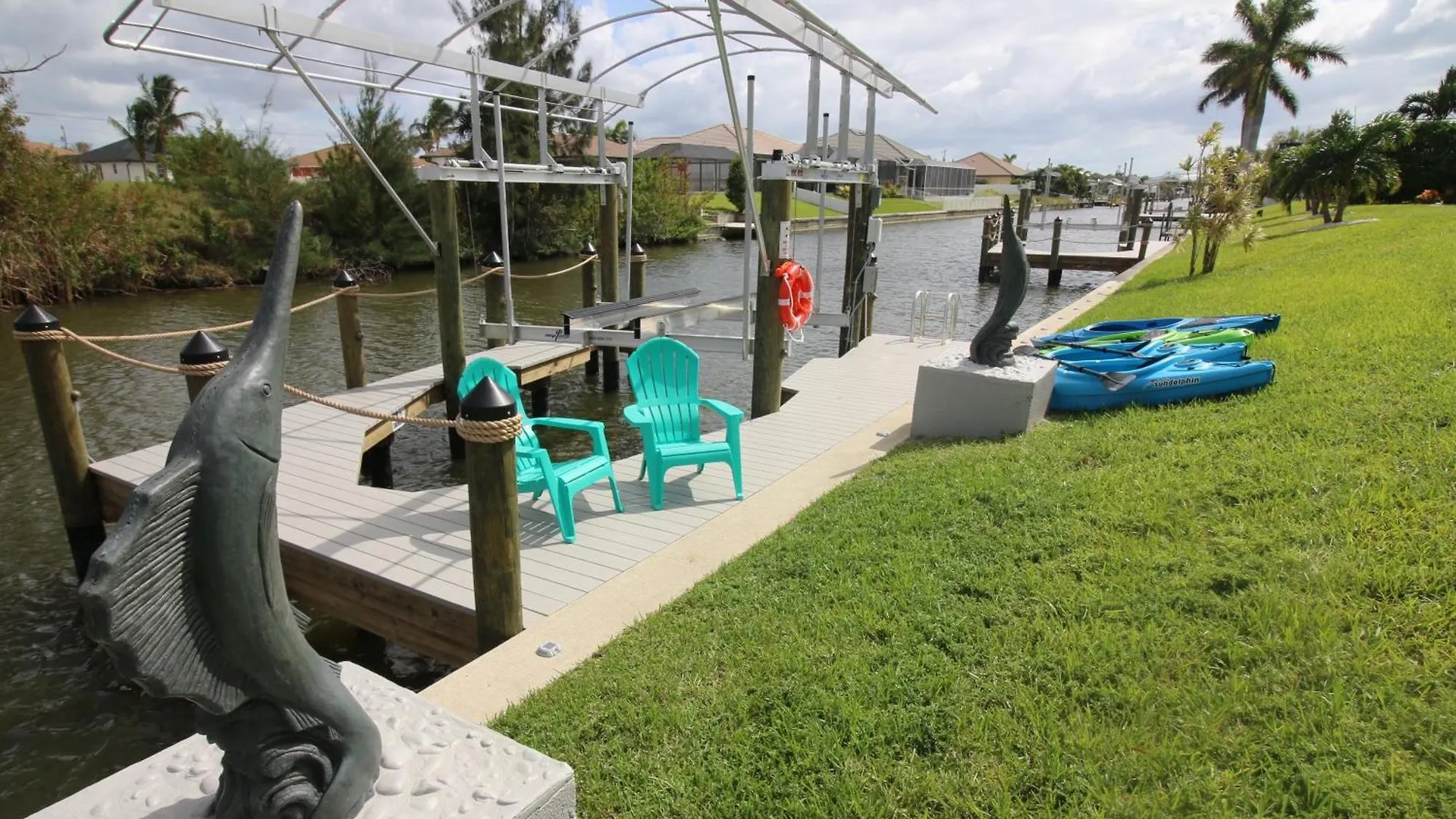 Canal With Heated Pool, Kayaks And Bicycles - The Retreat - Roelens Vacations Holiday home *