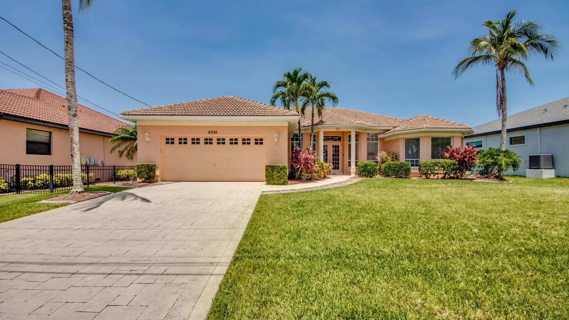Villa Royal Palms *