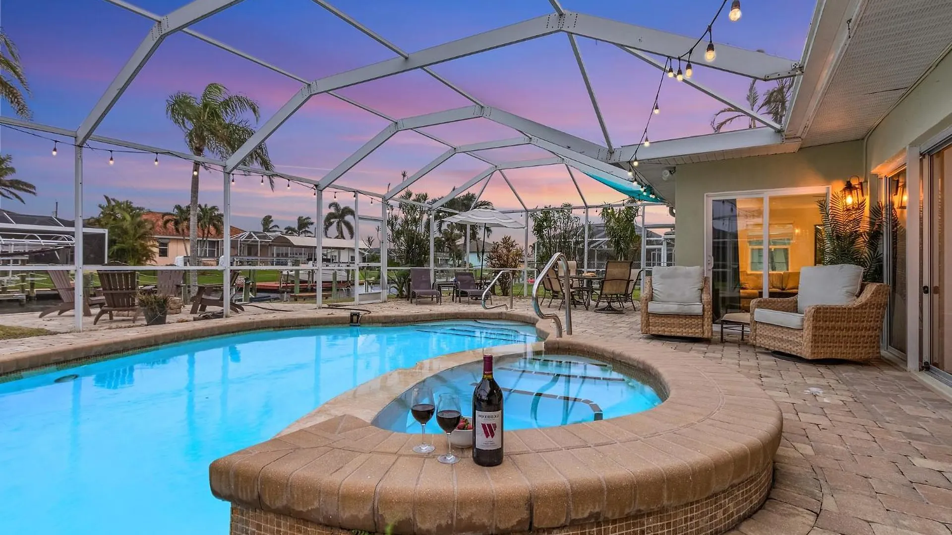 Boating & Fishing Enthusiasts, Heated Pool And Spa, Bicycles - Latitude Adjustment - Roelens Cape Coral