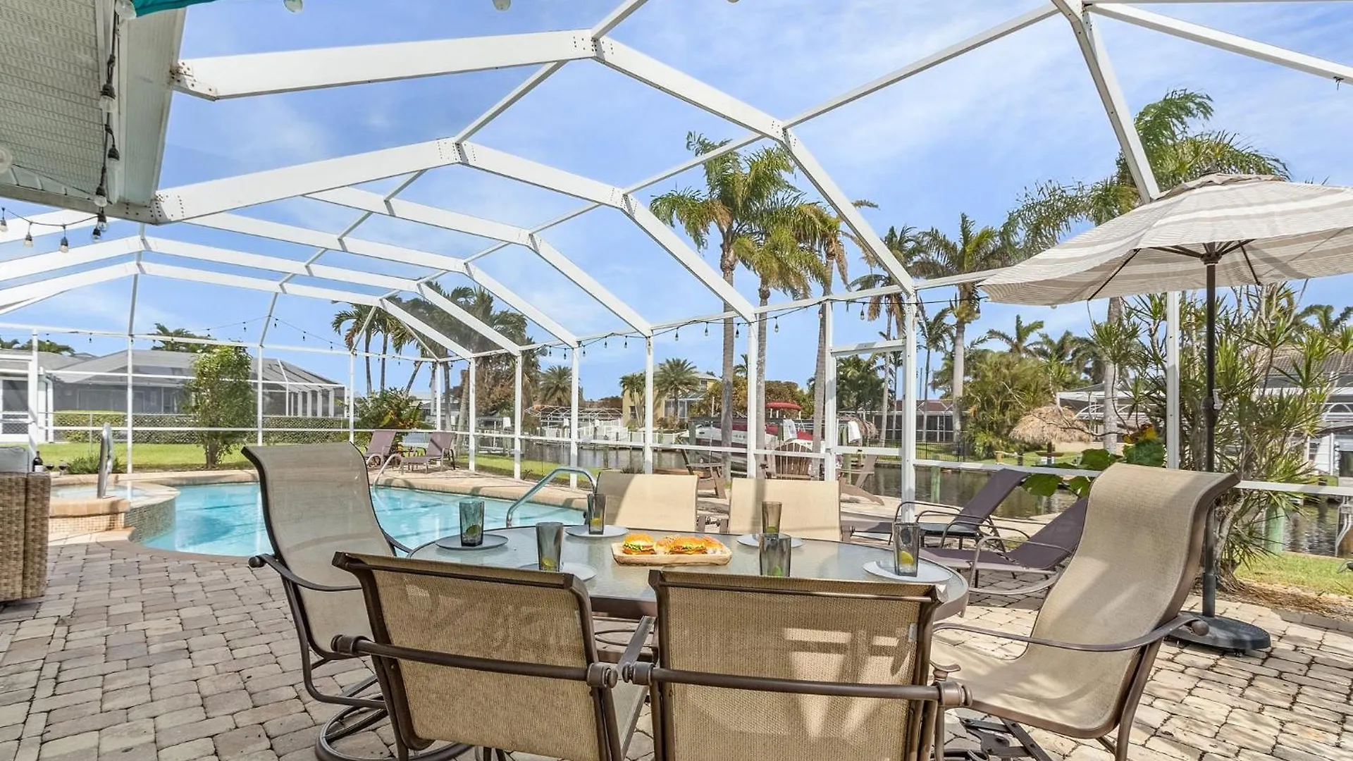 Boating & Fishing Enthusiasts, Heated Pool And Spa, Bicycles - Latitude Adjustment - Roelens *