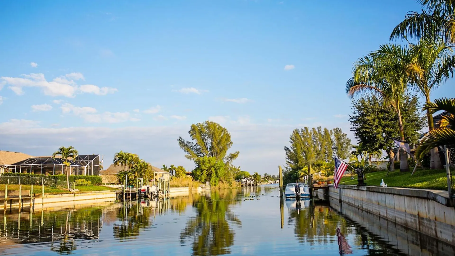 Canal Views, Heated Pool, Time Well Spent - Nothing But Time - Roelens Holiday home *