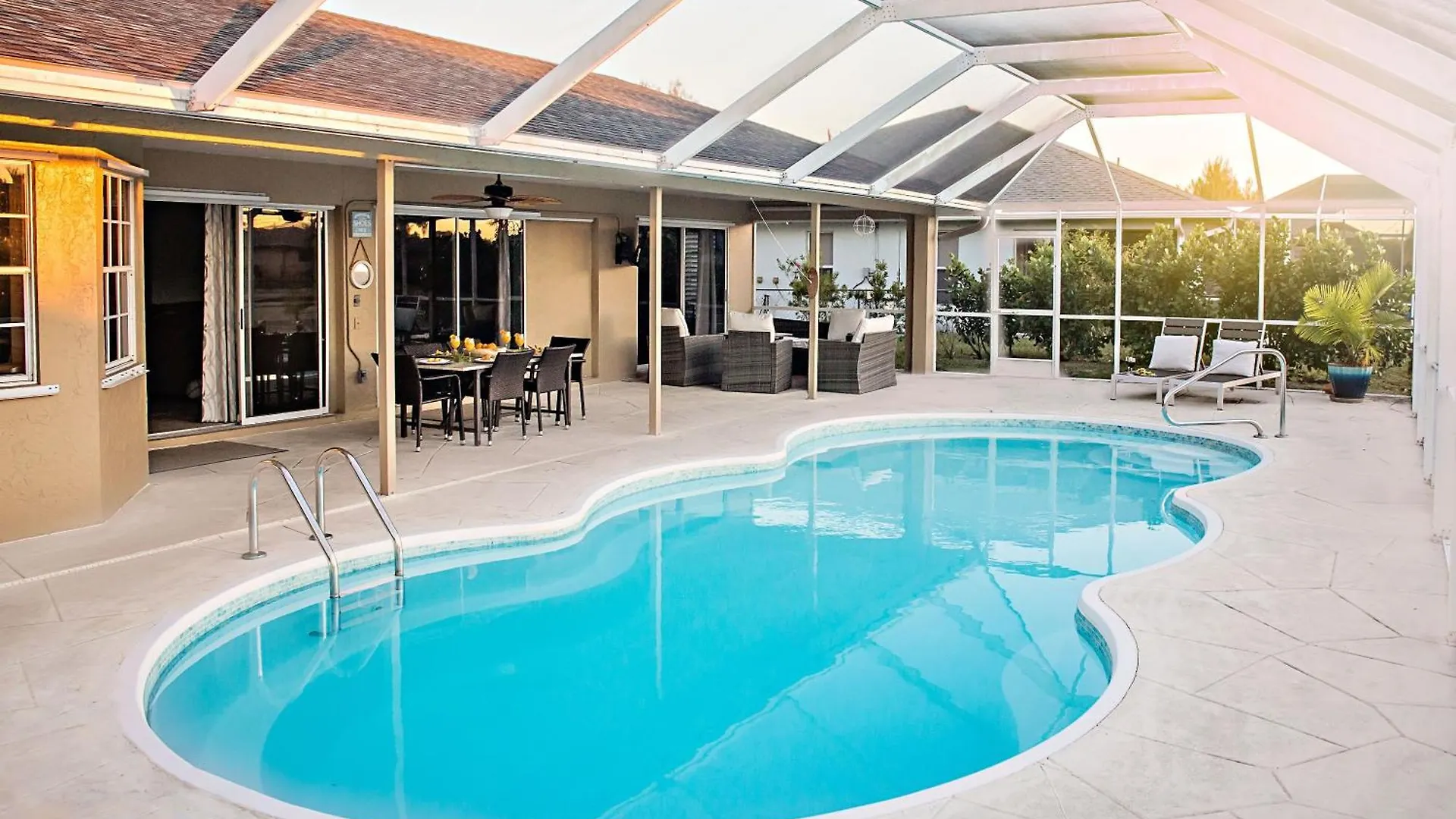 Canal Views, Heated Pool, Time Well Spent - Nothing But Time - Roelens Holiday home *