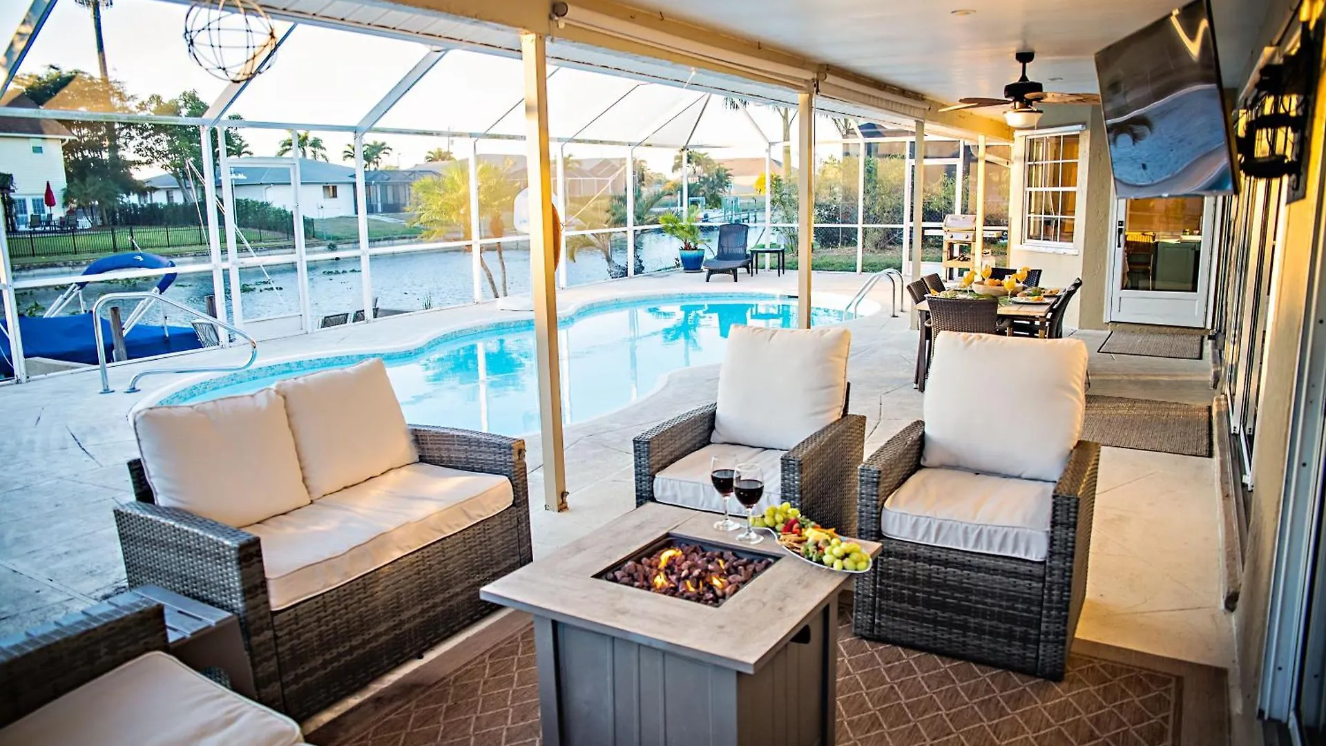 Canal Views, Heated Pool, Time Well Spent - Nothing But Time - Roelens