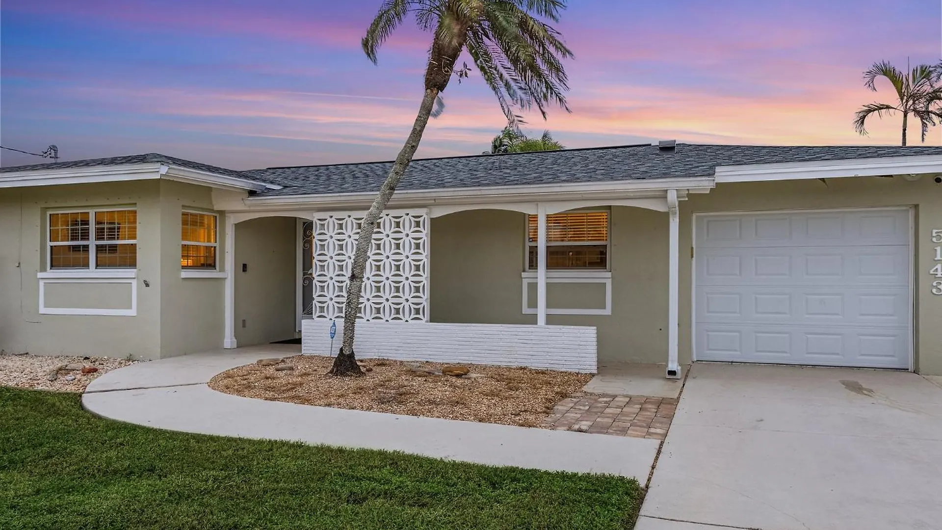 Boating & Fishing Enthusiasts, Heated Pool And Spa, Bicycles - Latitude Adjustment - Roelens * Cape Coral