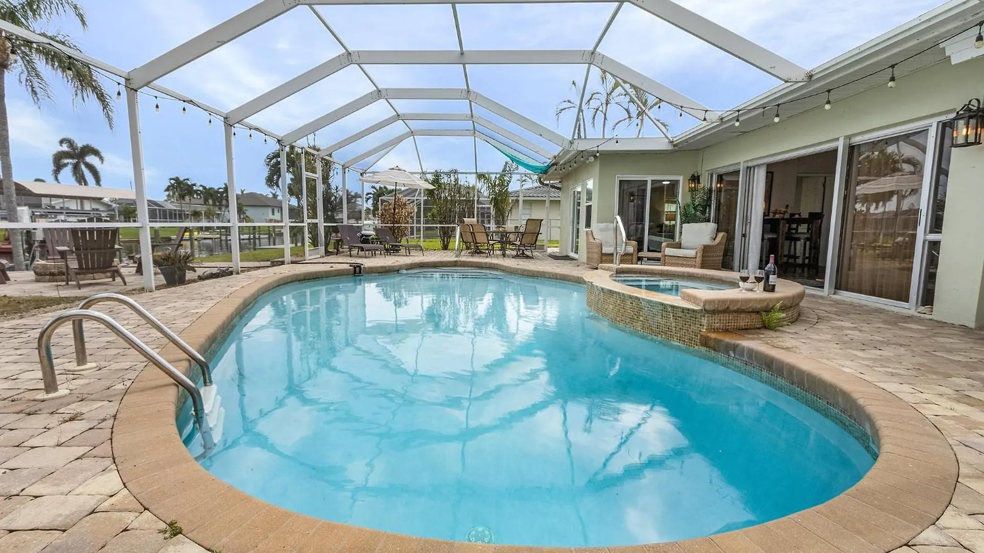 Boating & Fishing Enthusiasts, Heated Pool And Spa, Bicycles - Latitude Adjustment - Roelens