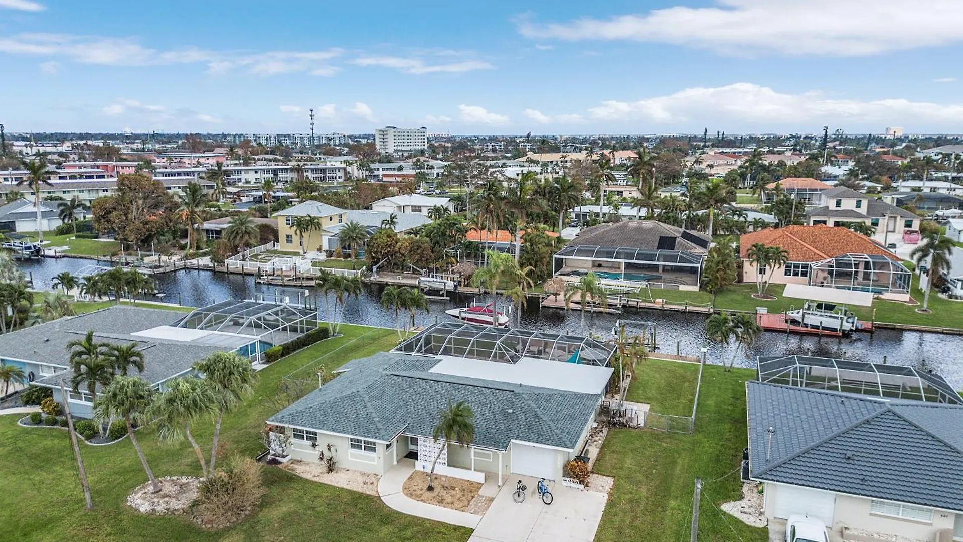 Boating & Fishing Enthusiasts, Heated Pool And Spa, Bicycles - Latitude Adjustment - Roelens Holiday home