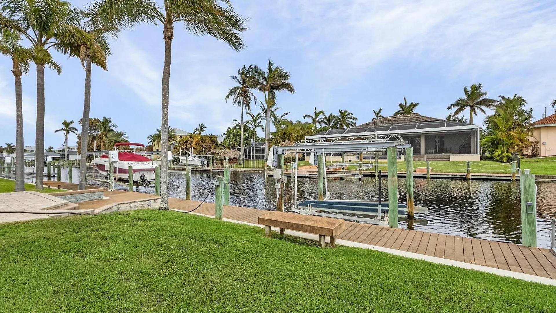 Boating & Fishing Enthusiasts, Heated Pool And Spa, Bicycles - Latitude Adjustment - Roelens