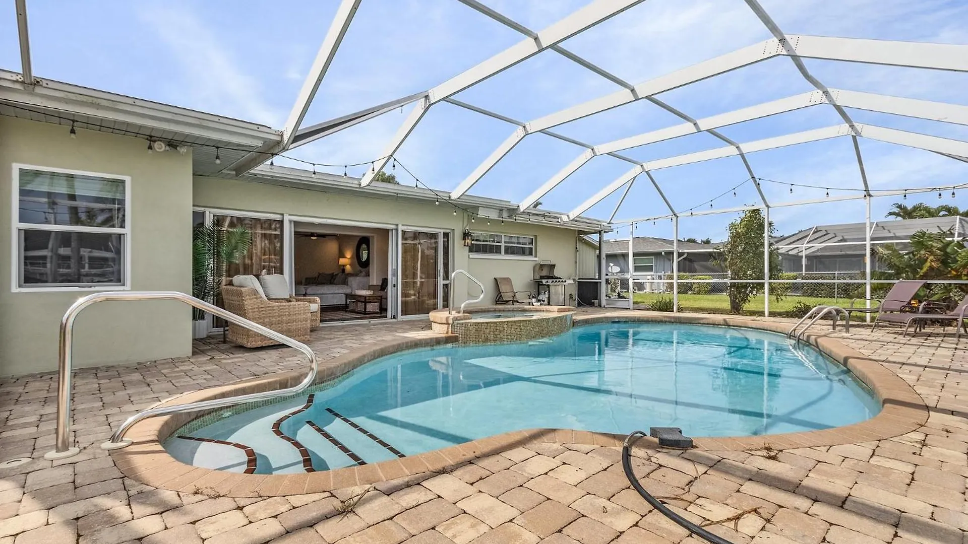 Boating & Fishing Enthusiasts, Heated Pool And Spa, Bicycles - Latitude Adjustment - Roelens * Cape Coral