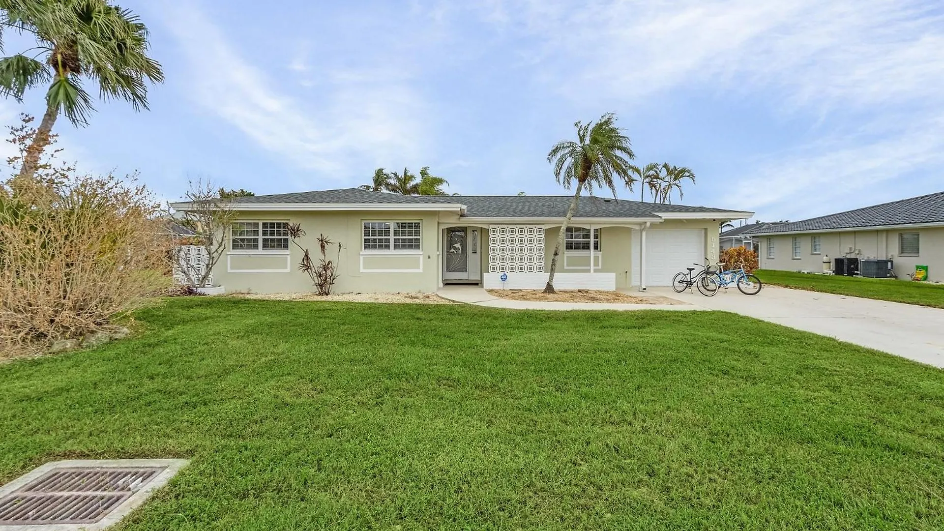 Boating & Fishing Enthusiasts, Heated Pool And Spa, Bicycles - Latitude Adjustment - Roelens