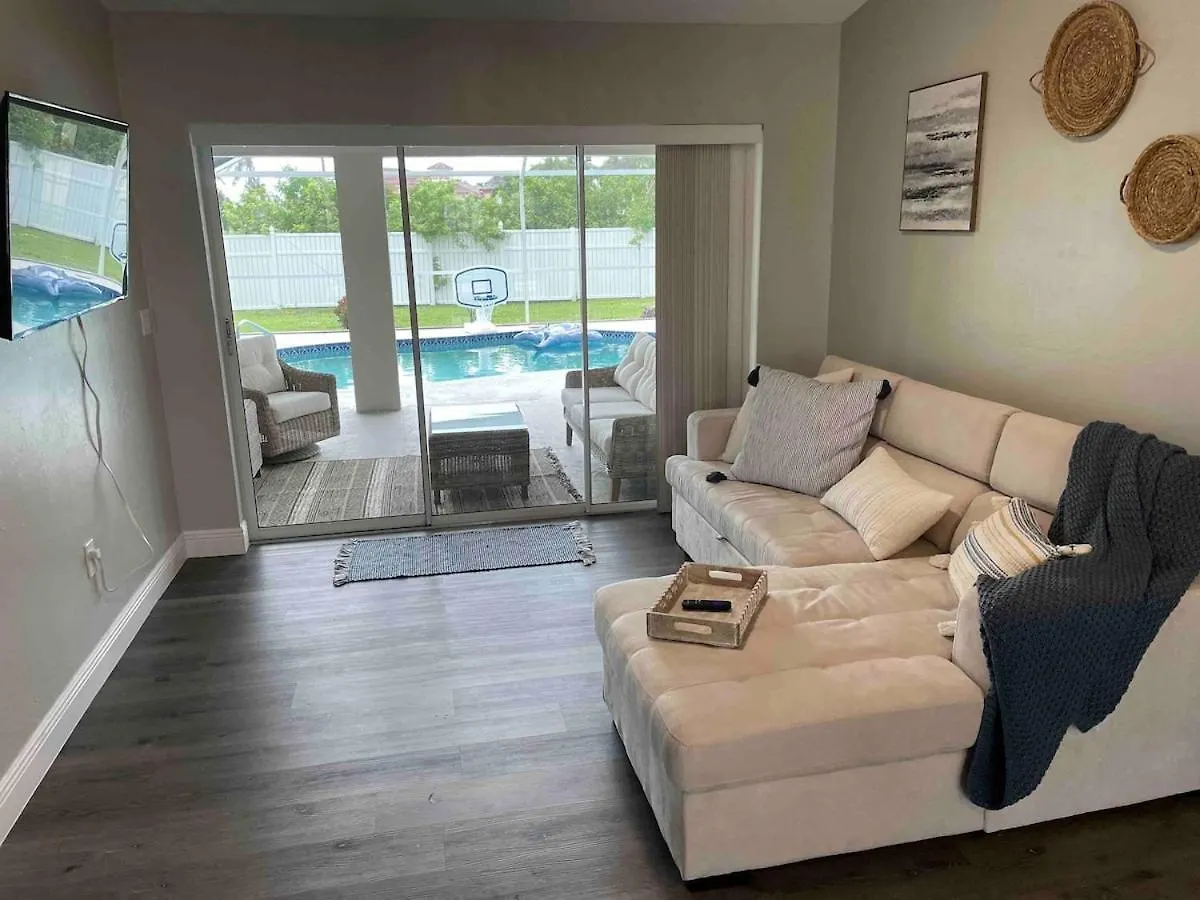 Pelican House 4 Bedrooms Free Heated Pool Holiday home *