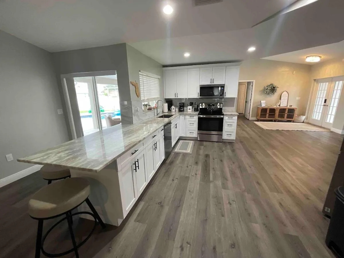 Pelican House 4 Bedrooms Free Heated Pool * Cape Coral