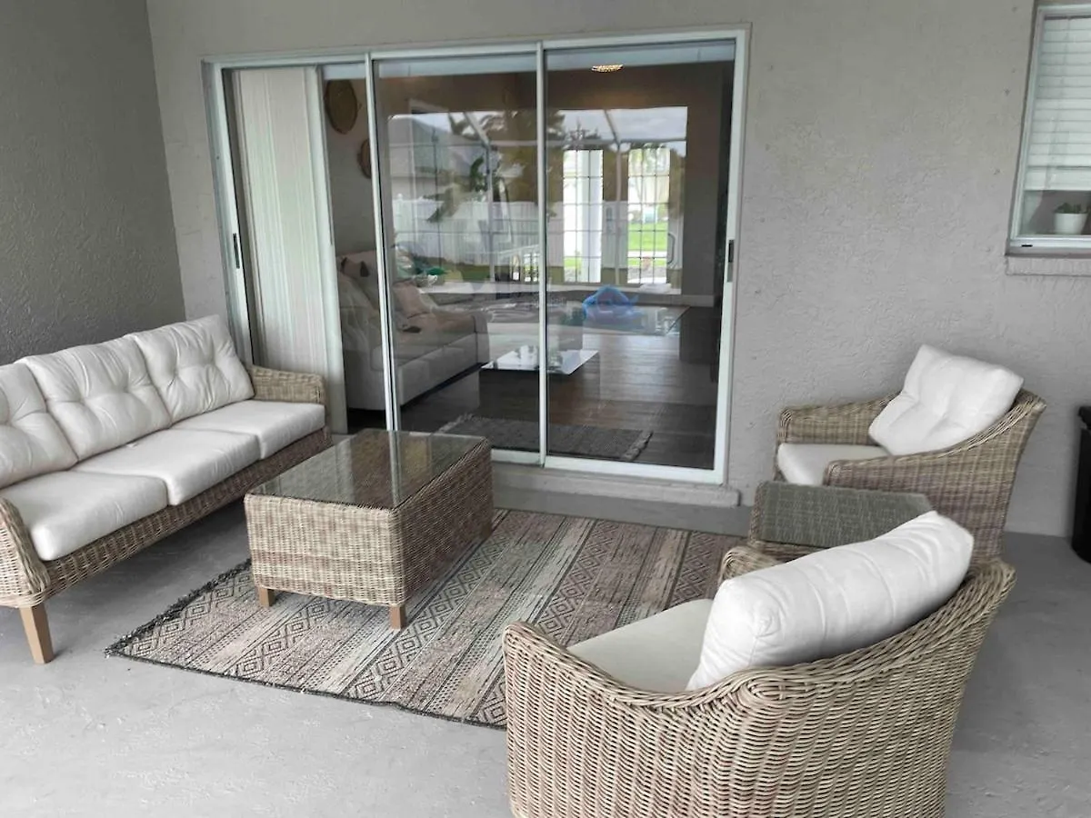 Pelican House 4 Bedrooms Free Heated Pool Holiday home Cape Coral