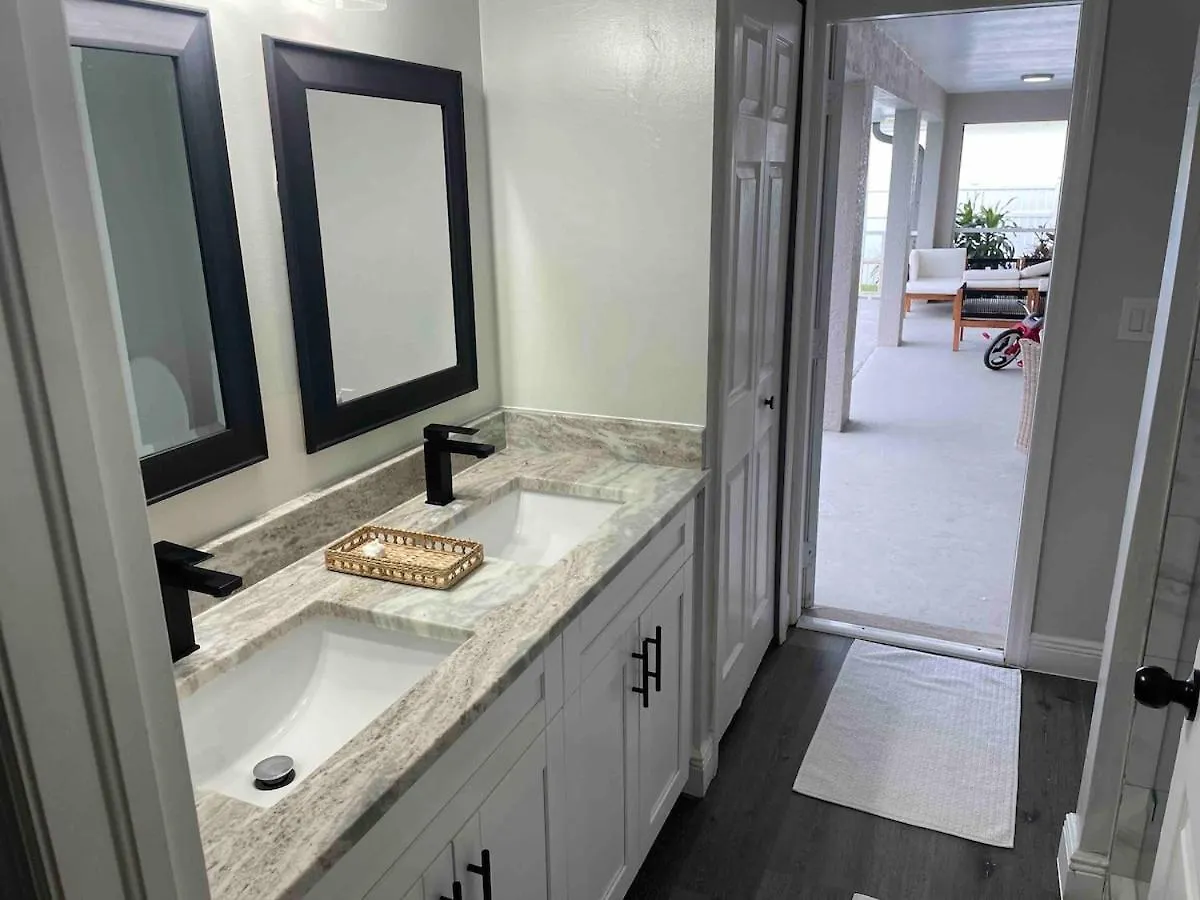 Pelican House 4 Bedrooms Free Heated Pool *