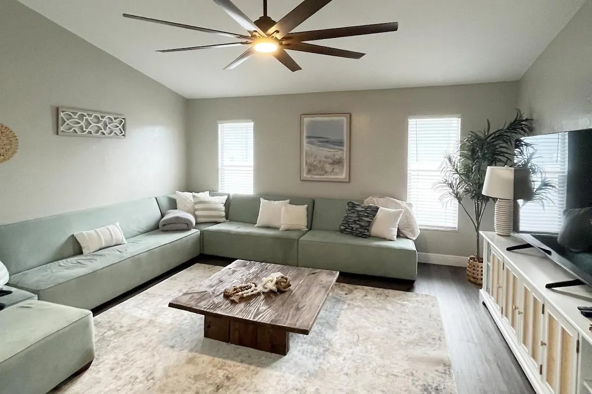 Pelican House 4 Bedrooms Free Heated Pool Holiday home Cape Coral