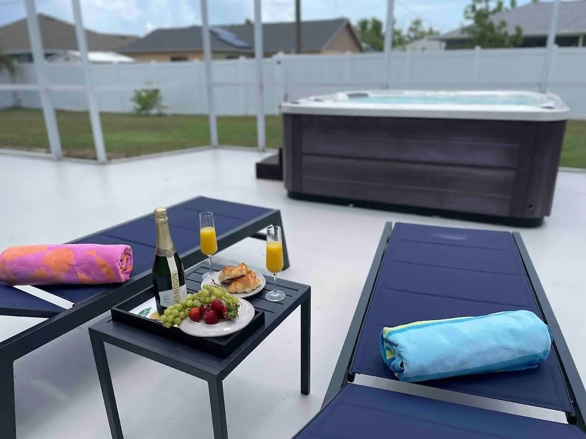 Endless Summer Retreat Jacuzzi 3kingbed Airhockey * Cape Coral