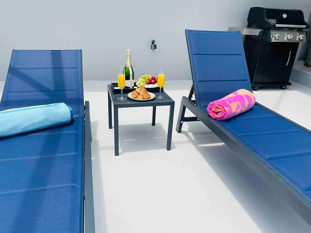 Holiday home Endless Summer Retreat Jacuzzi 3kingbed Airhockey