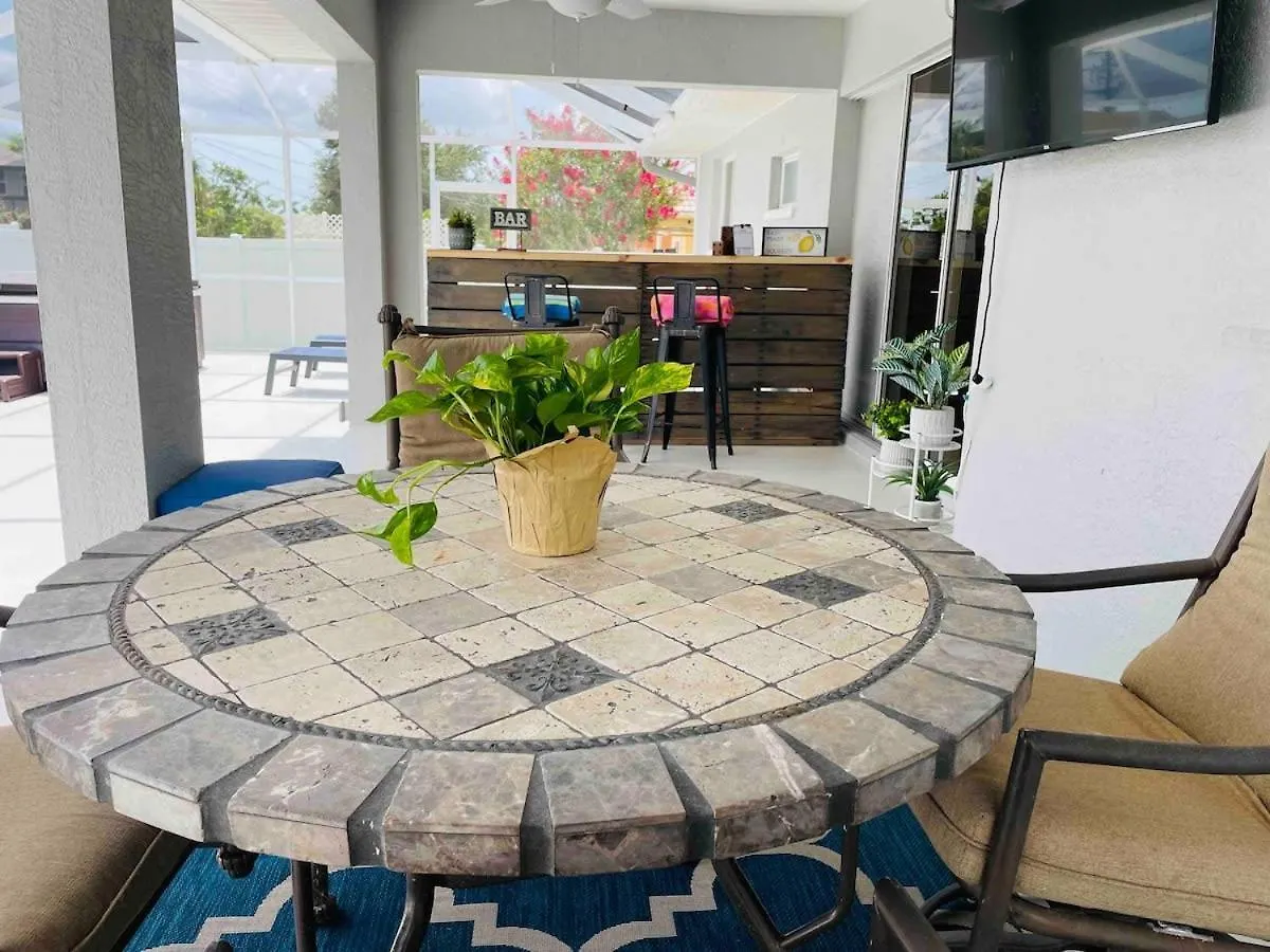 Endless Summer Retreat Jacuzzi 3kingbed Airhockey Cape Coral