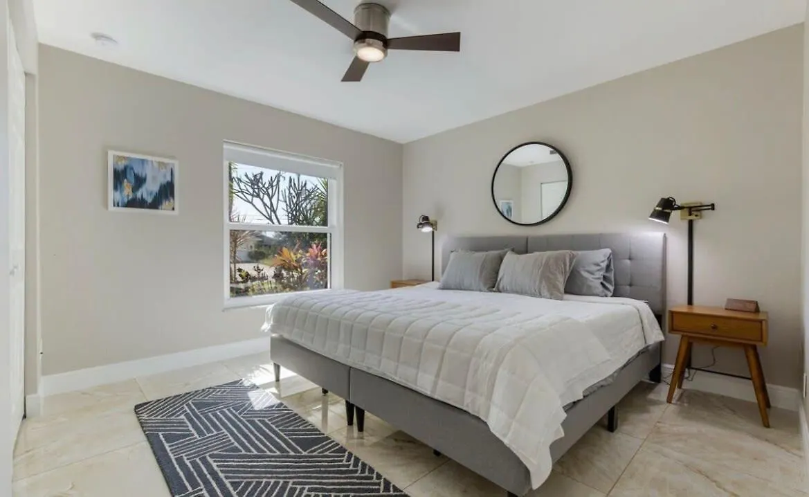 Tranquil Palms Heated Pool Outdoor Tv & Cape Coral