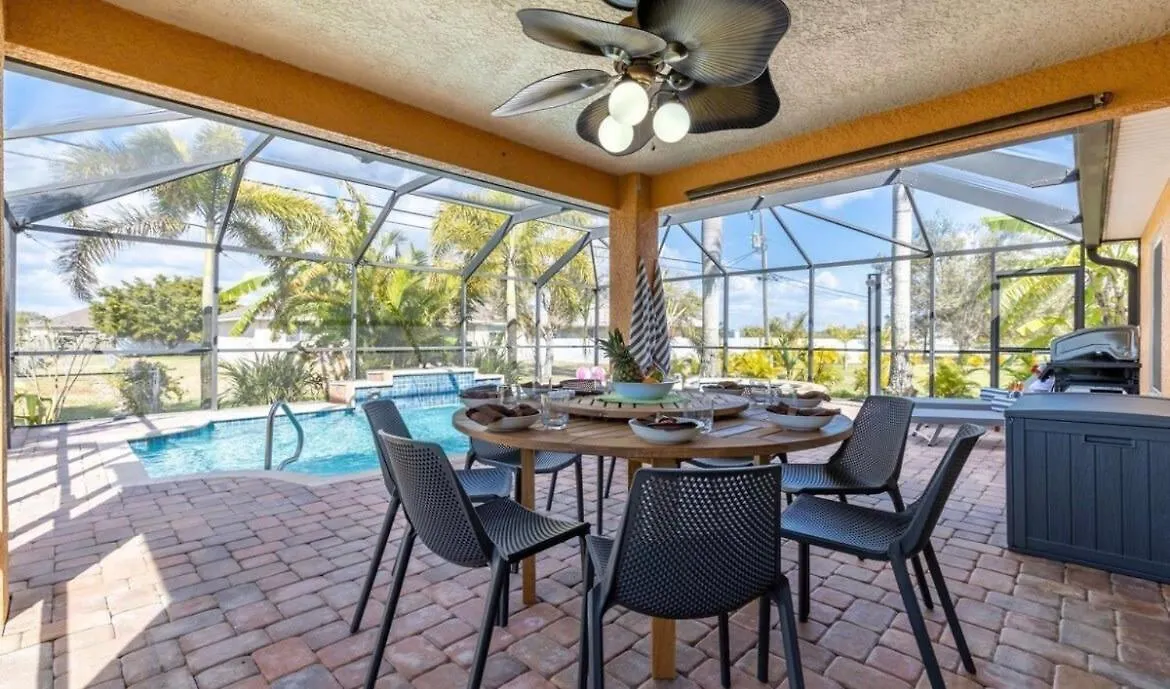 Tranquil Palms Heated Pool Outdoor Tv &