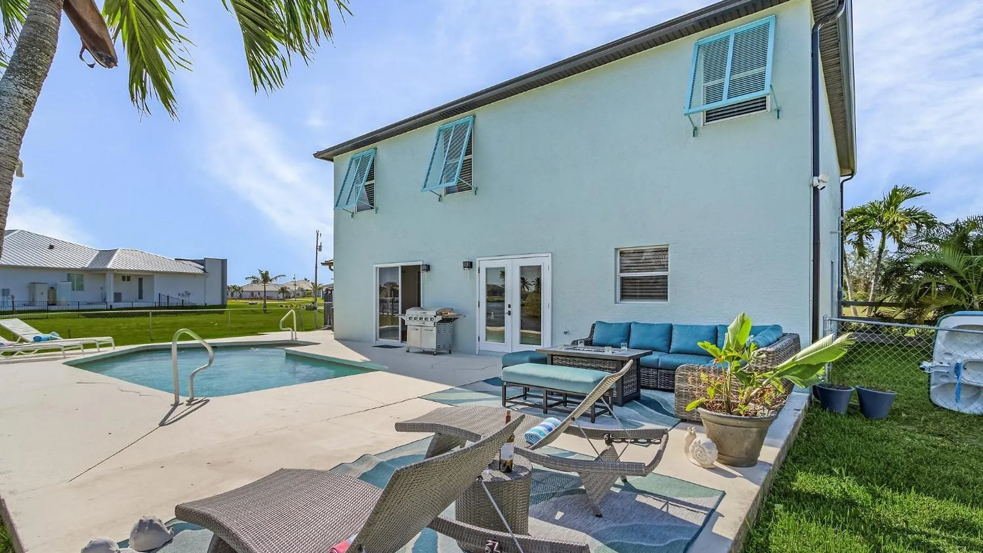 Holiday home Water Views, Pedal Boat, Heated Pool - Waterfront Paradise - Roelens Cape Coral