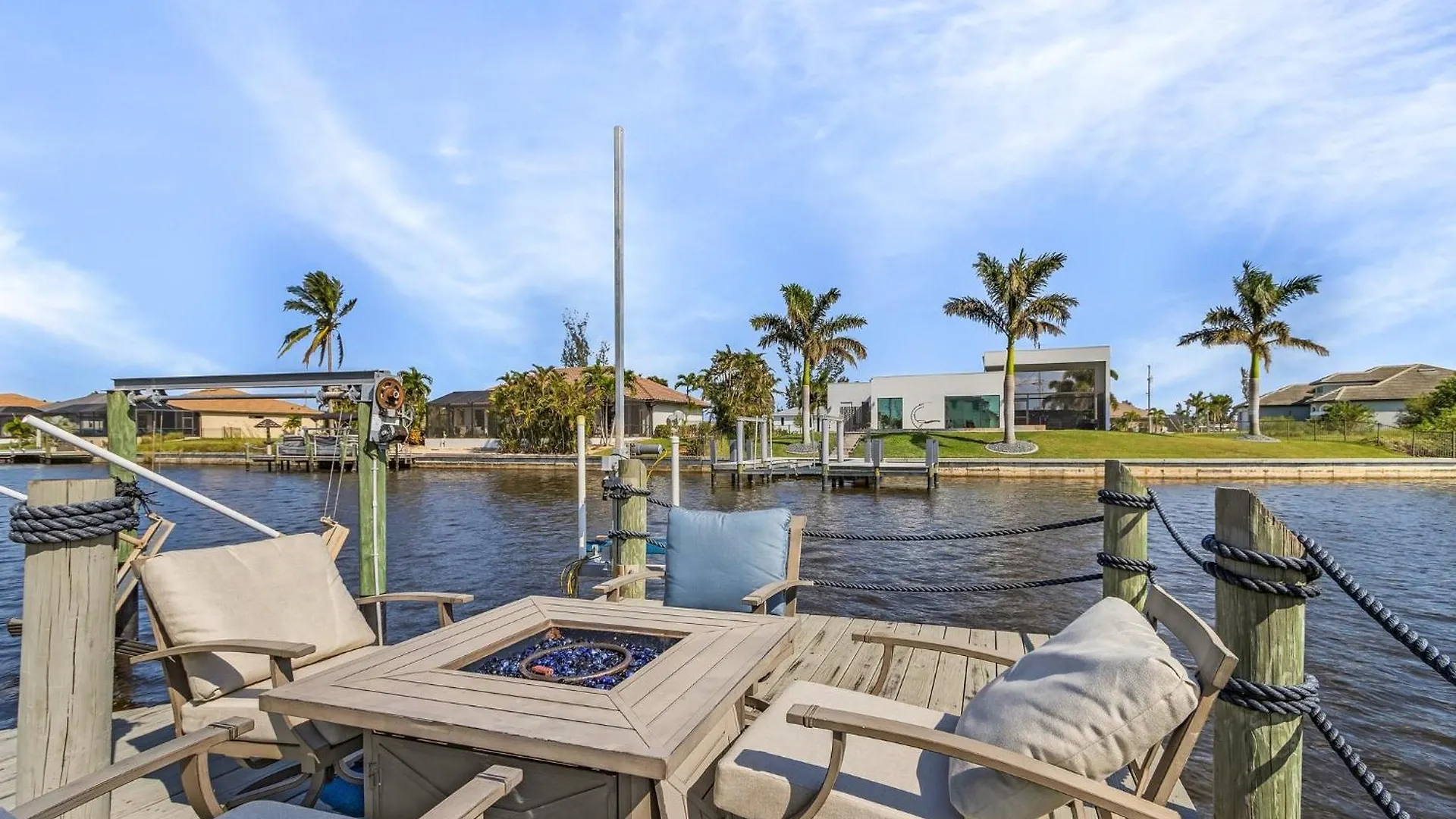Water Views, Pedal Boat, Heated Pool - Waterfront Paradise - Roelens * Cape Coral