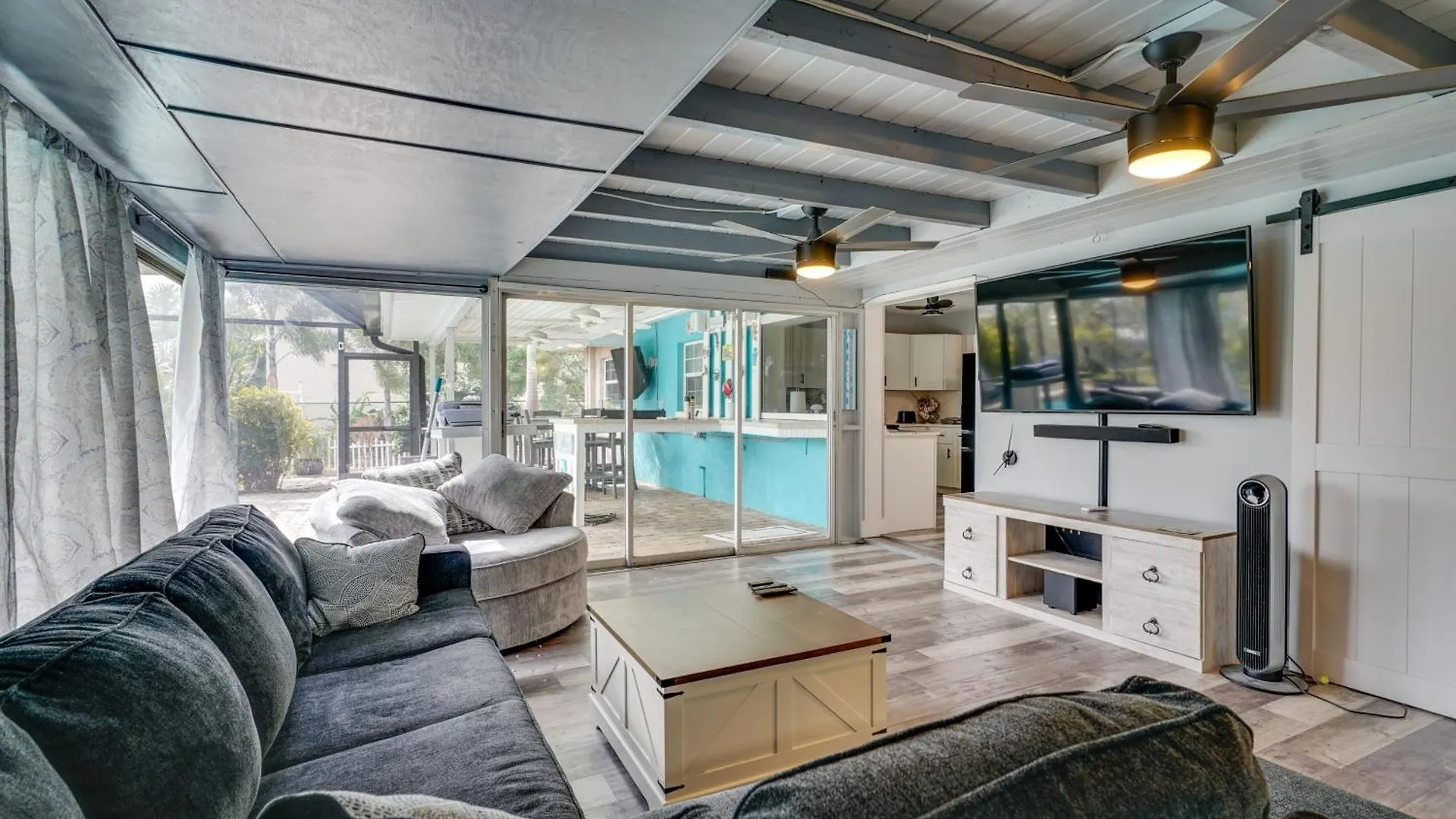 Less Than 1 Mi To Canal-front Escape! * Cape Coral