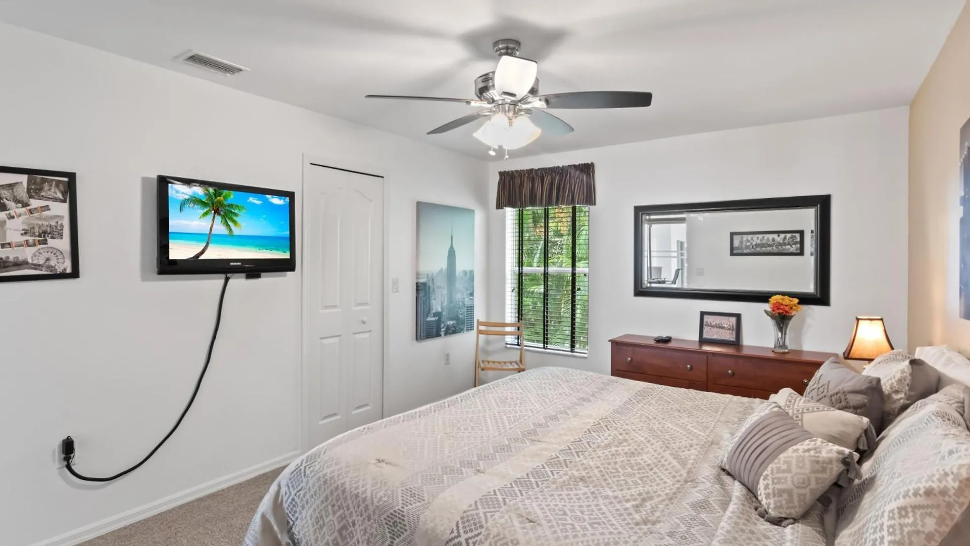 Holiday home On The Canal With Private Pool! Cape Coral