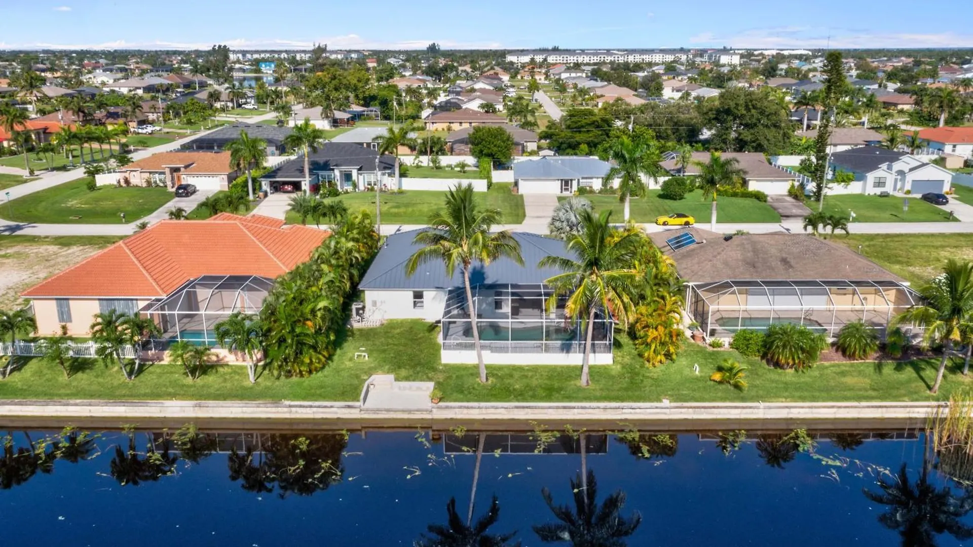 On The Canal With Private Pool! * Cape Coral