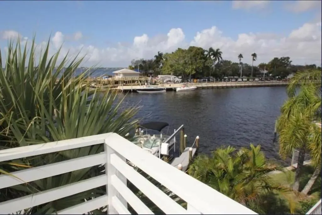 Holiday home Waterfront With Private Pool! Cape Coral