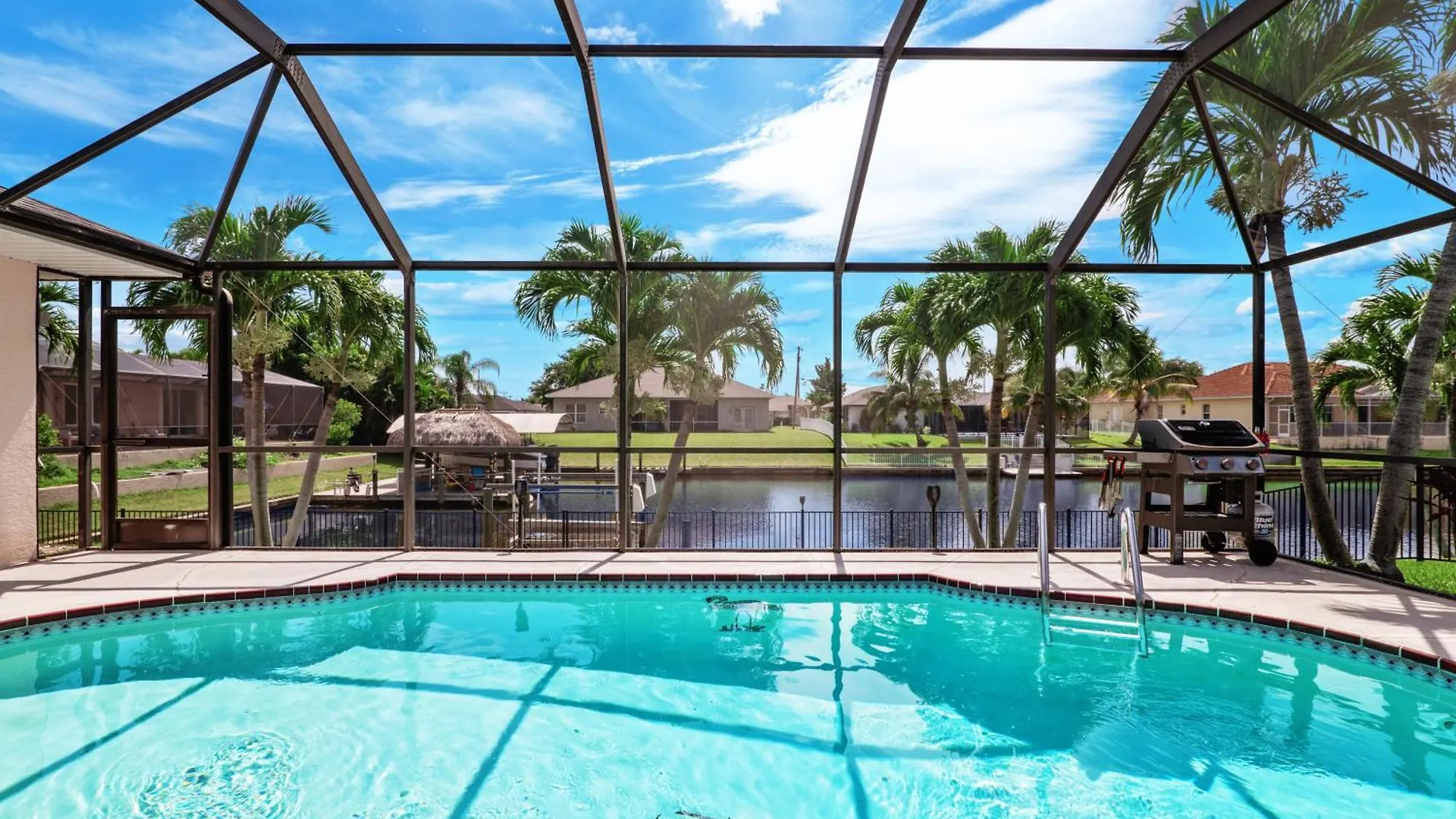 Pelican Paradise! Waterfront, Bbq, Heated Pool, King Bed, Luxury, Family Fun & * Cape Coral
