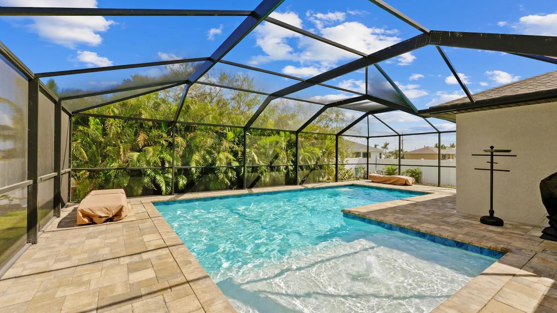 Villa Seeking For A Peaceful Retreat Away From The Hustle And Bustle - Dania Cape Coral