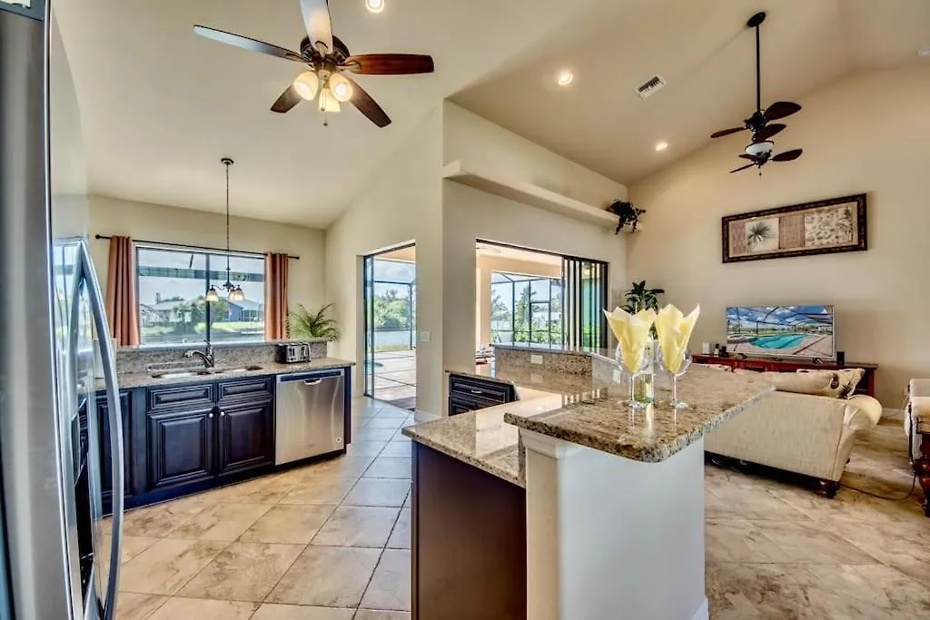 Villa Bahama Bay By Coralvilla On Water, Pool Cape Coral