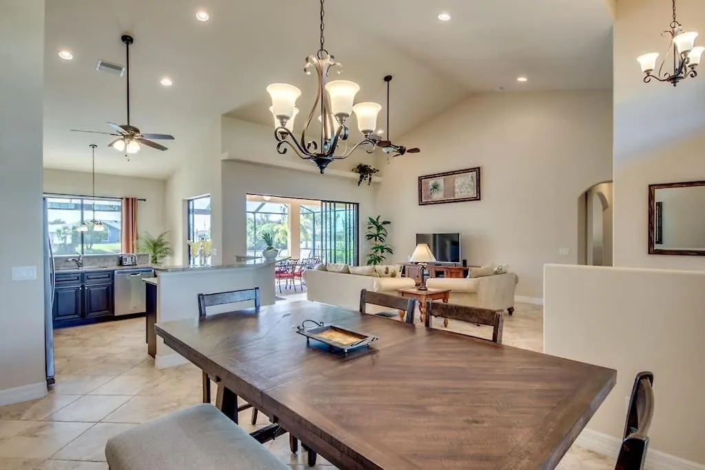 Villa Bahama Bay By Coralvilla On Water, Pool Cape Coral