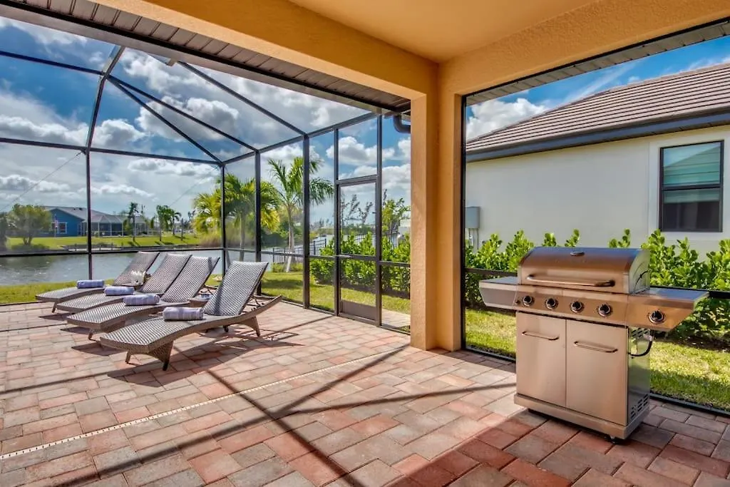 Villa Bahama Bay By Coralvilla On Water, Pool Cape Coral