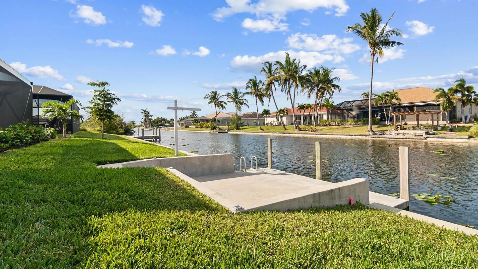 Retreat Gulfside Waterfront Luxury Private Pool And Holiday home *