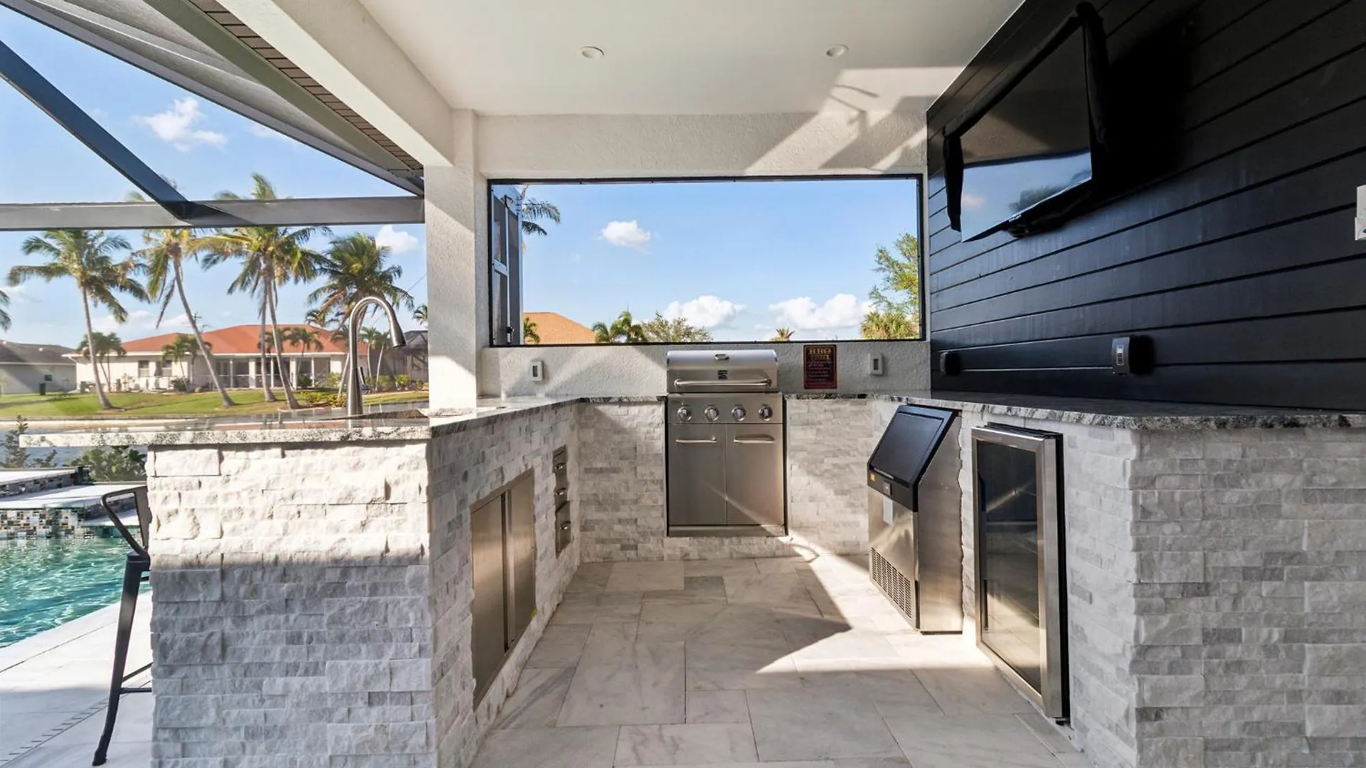 Retreat Gulfside Waterfront Luxury Private Pool And Holiday home *