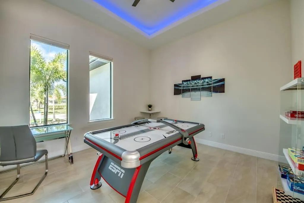 Aesthetic By Coralvilla - Elegant With Pool Villa *